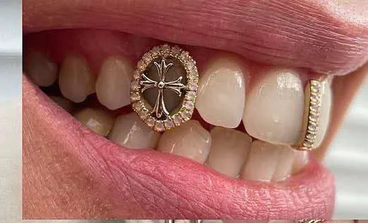 Grillz croix pavée moissanite
